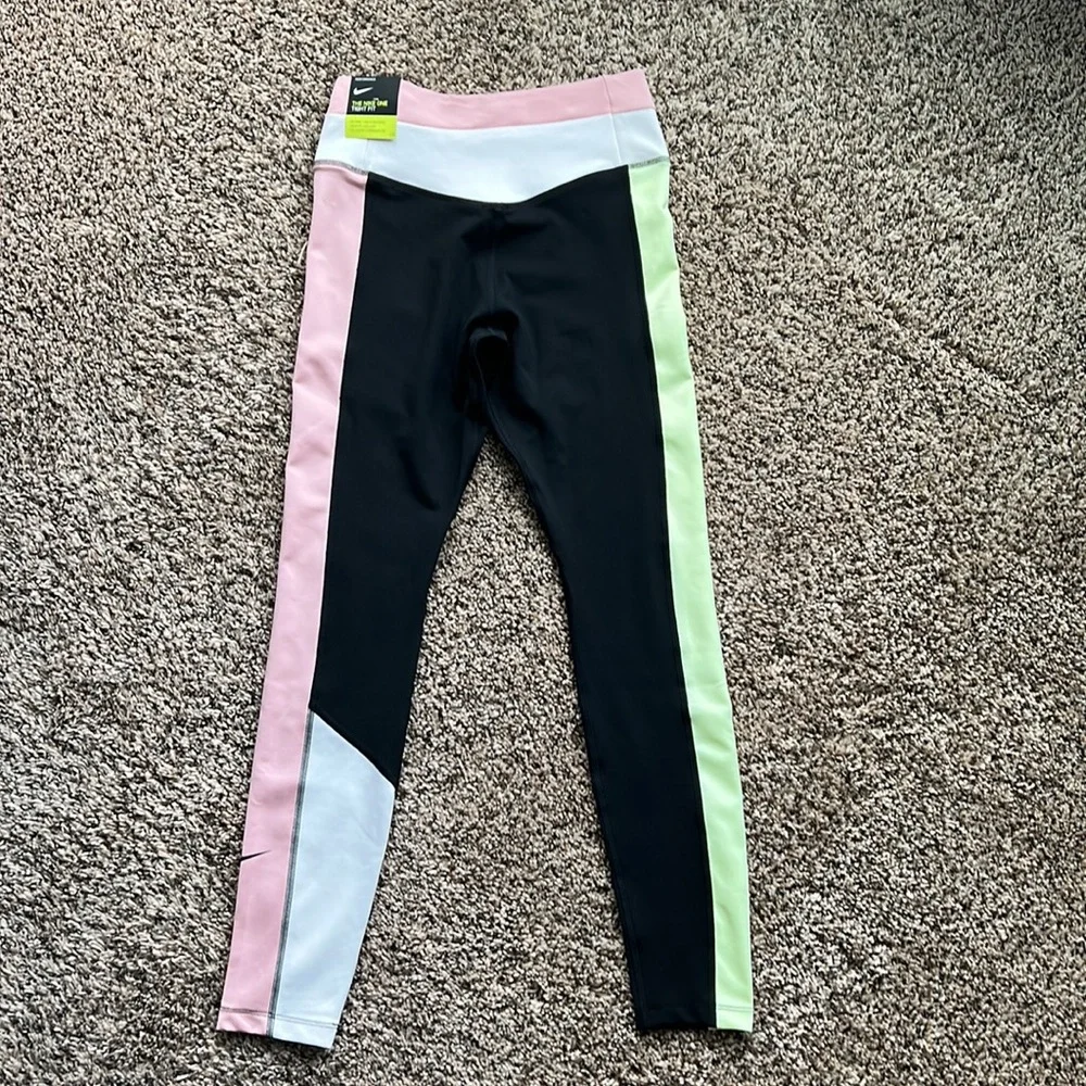 Nike Training Pants, Mid Rise, Tight Fit, 7/8 Length, Size S
